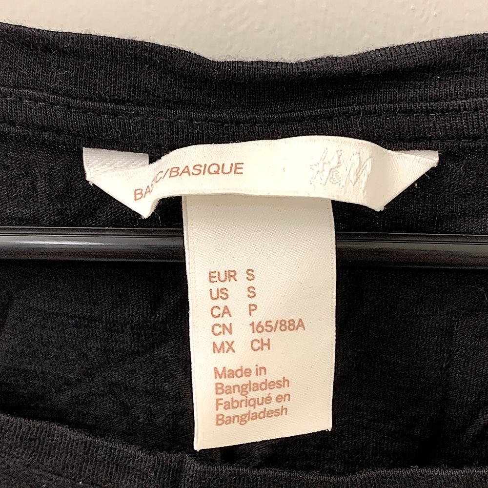 H&M Basic T-shirt - Picture 2 of 2
